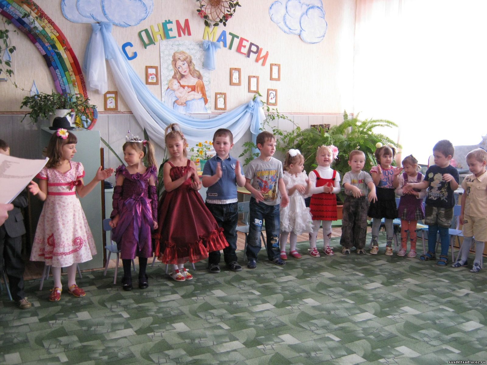 Праздники мам в детском саду Праздники мам в детском саду